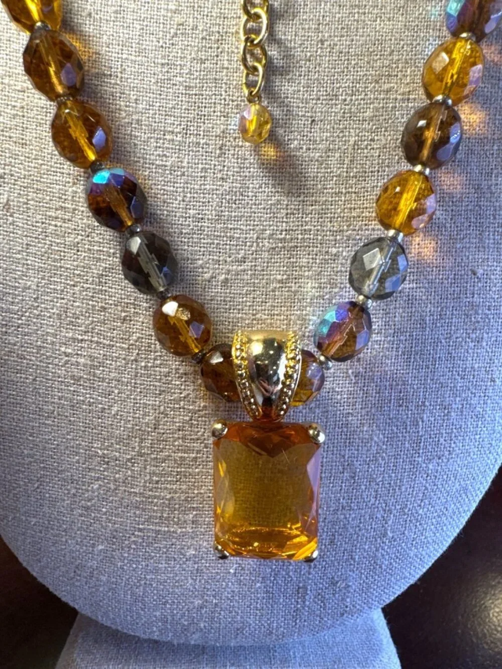Joan Rivers Faceted Amber Glass Beaded Necklace Gold Tone Pendant Statement